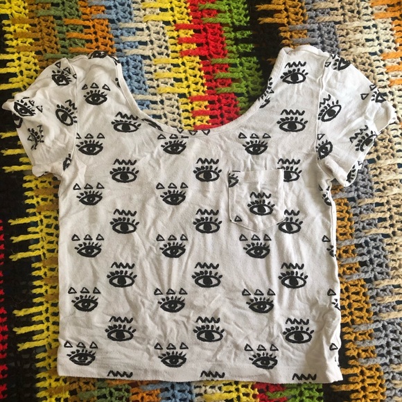 5/$25 👁 SOLD👁Eye print crop top - Picture 1 of 2